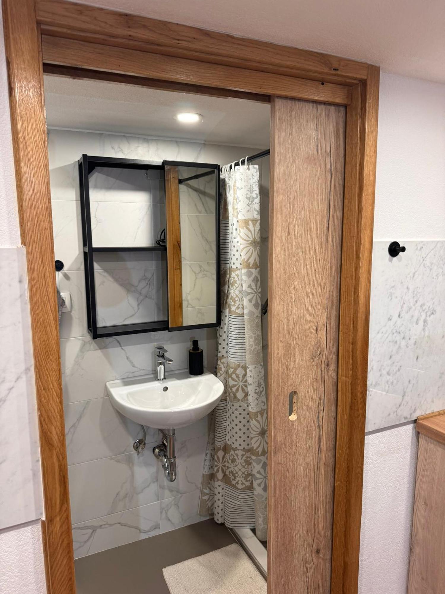 Zenroom Apartments 卢布尔雅那 外观 照片